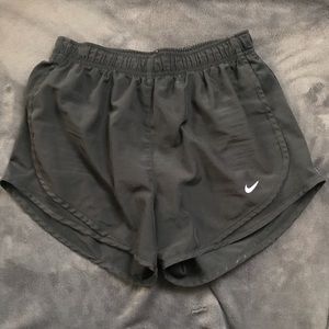 NIKE SHORTS SIZE S